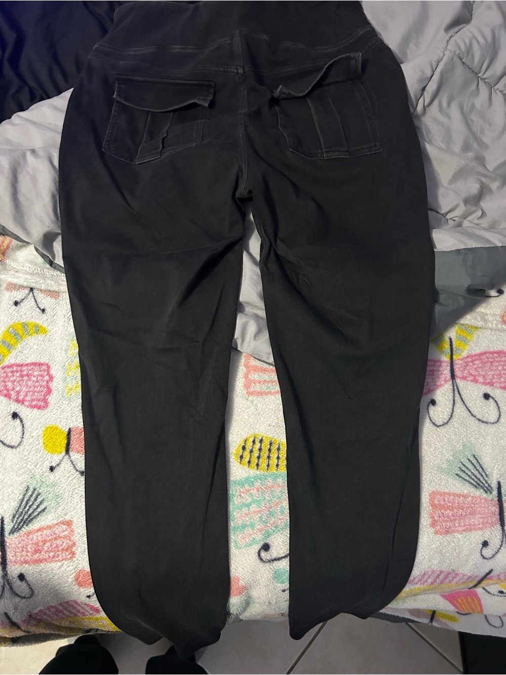 HALARA Black Straight-Leg Jeans with Flap Back Pockets